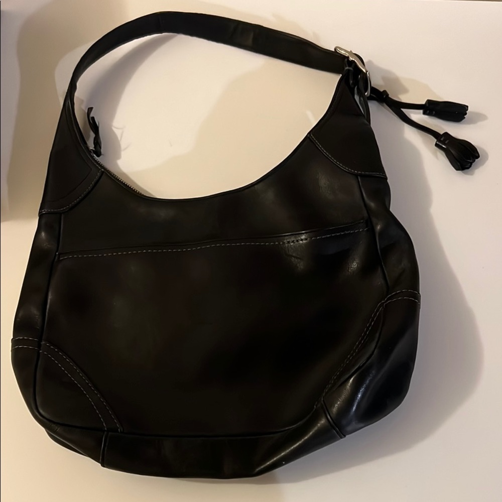 Coach - Elegant Black Hobo Bag with Versatile Design like new